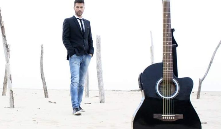 "Dammi un attimo" il nuovo singolo del cantautore Marco Santilli. Nel video anche Laura Freddi