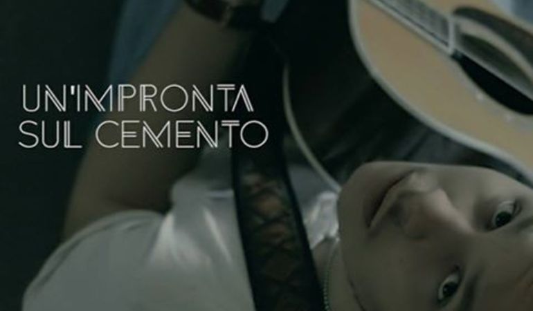 E’ online il videoclip del primo singolo del cantautore di Corigliano Calabro Samuele Proto, da venerdì 15 luglio in rotazione radiofonica.