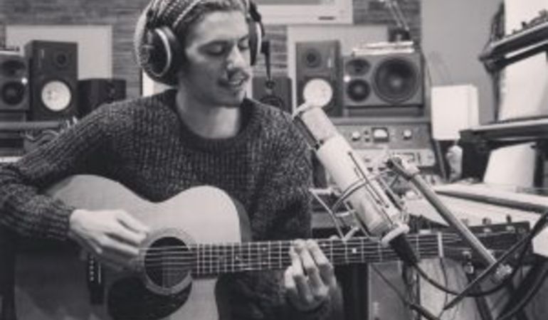 Il primo singolo di Junior V e Sista Awa